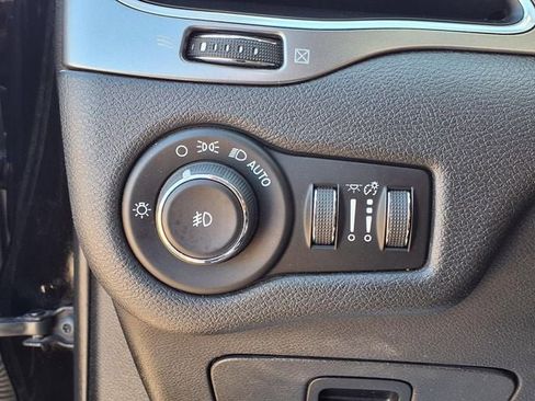 Used 2019 Jeep Cherokee Latitude Plus image 7