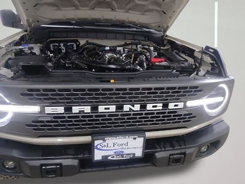 Certified 2025 Ford Bronco Badlands AWD/4WD image 6