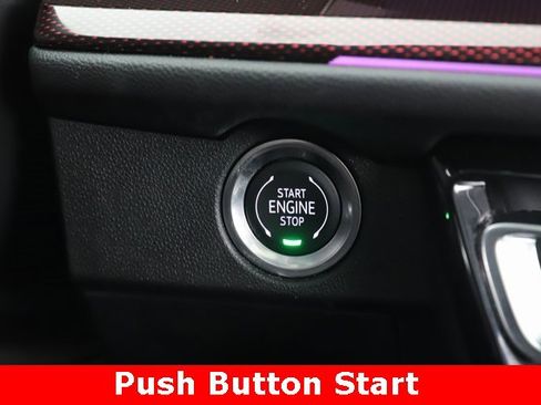 Used 2025 Chevrolet Traverse RS image 23