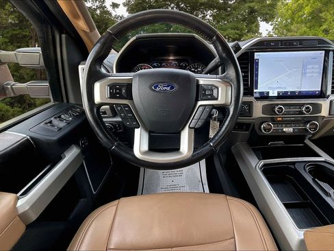 Certified 2022 Ford F250 Lariat w/ Chrome Package image 8