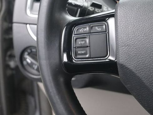 Used 2018 Dodge Grand Caravan SXT FWD image 28