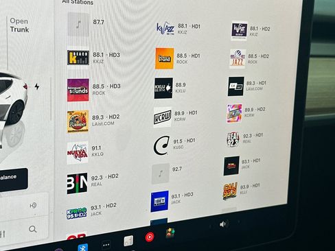 Used 2023 Tesla Model 3 Standard Range image 18