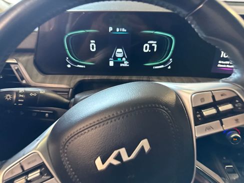 Used 2023 Kia Telluride EX w/ EX Captain's Chair Package FWD image 17