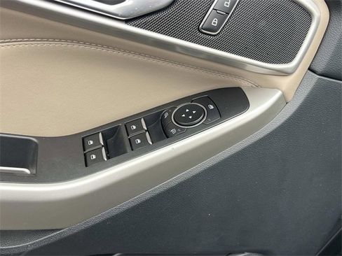 Used 2023 Ford Explorer XLT image 28