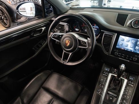 Used 2018 Porsche Macan AWD/4WD image 10