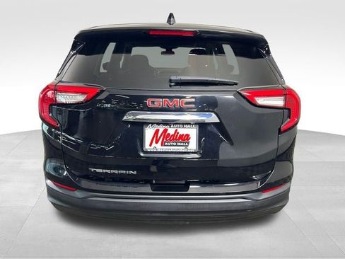 Used 2024 GMC Terrain SLE FWD image 4