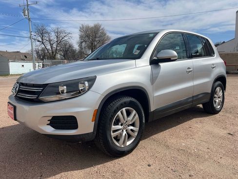 Used 2014 Volkswagen Tiguan S image 3