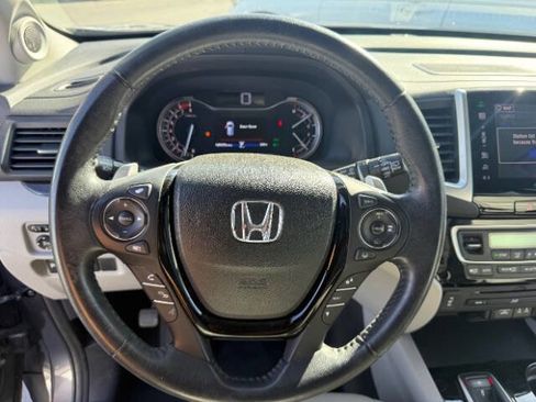 Used 2016 Honda Pilot Touring image 11