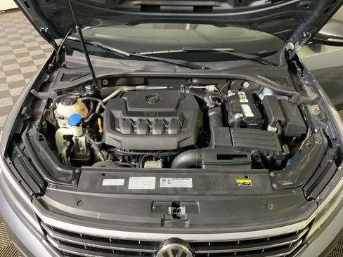 Used 2018 Volkswagen Passat 2.0T SE FWD image 30