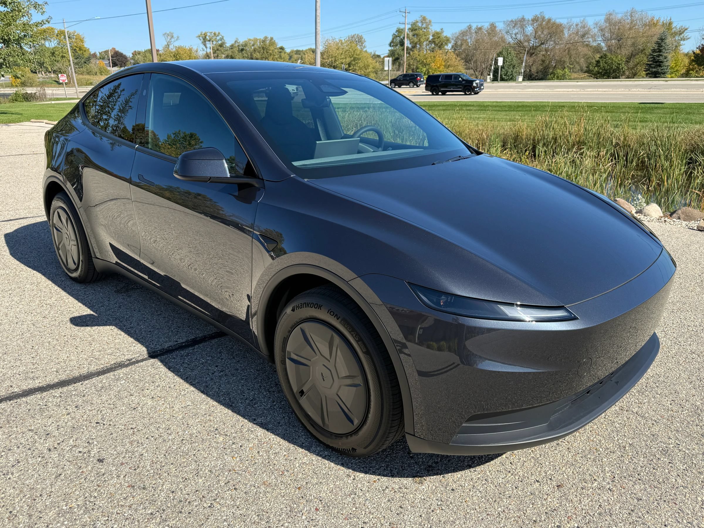 Used 2026 Tesla Model Y AWD image 8