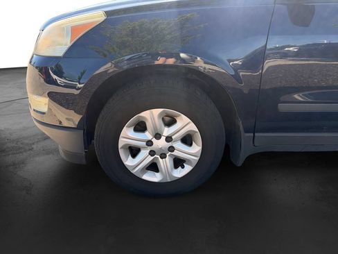 Used 2011 Chevrolet Traverse LS FWD image 11