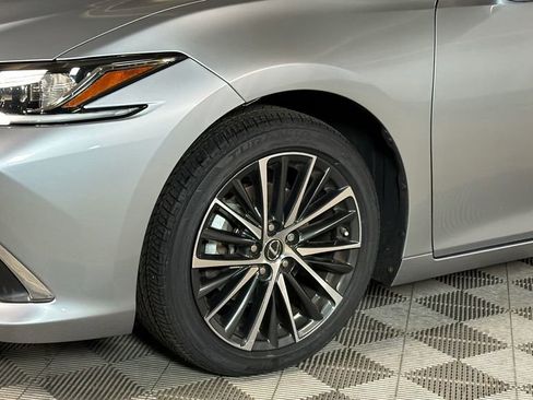 Certified 2022 Lexus ES 350 w/ Premium Package image 4