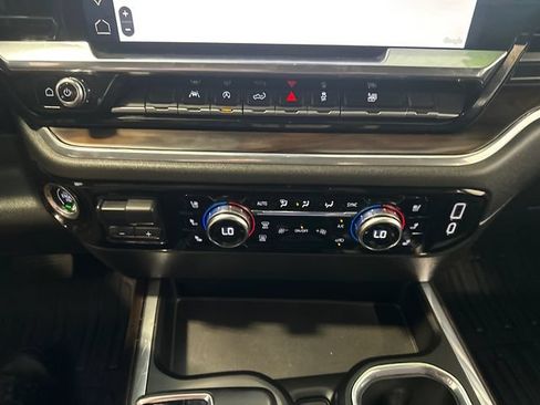 Used 2023 GMC Sierra 1500 SLT w/ SLT Convenience Package AWD/4WD image 23