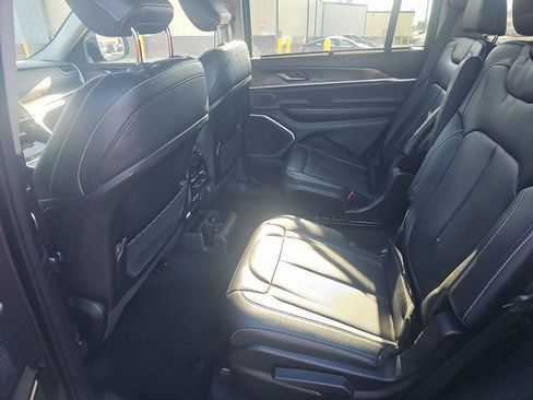 Used 2023 Jeep Grand Cherokee L Limited w/ Luxury Tech Group II image 7