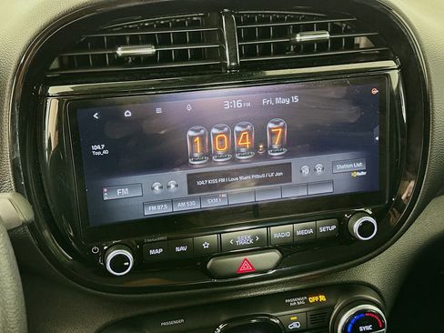 Used 2023 Kia Soul S FWD image 21
