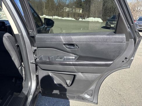 Used 2025 Nissan Pathfinder SV image 24