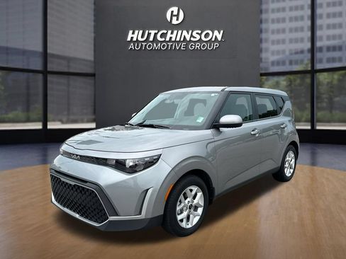 Used 2025 Kia Soul LX w/ LX Technology Package FWD image 3