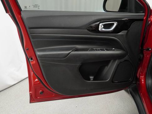 Used 2025 Jeep Compass Latitude w/ Altitude Special Edition image 37