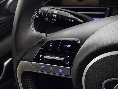 Used 2025 Hyundai Elantra Limited image 22