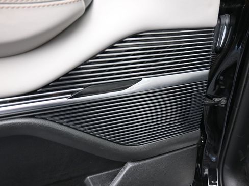 Used 2024 Jeep Grand Wagoneer L 4WD image 15