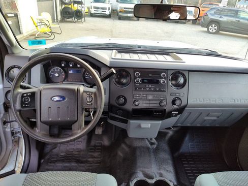 Used 2011 Ford F250 XL w/ PWR Equipment Group image 9