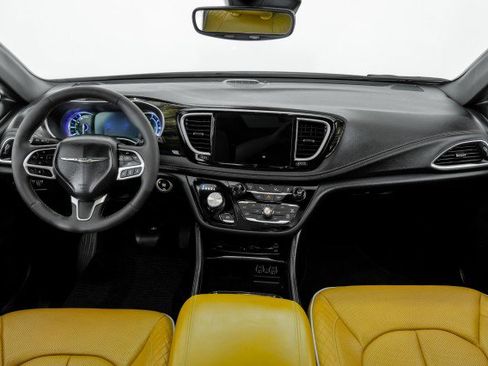 Used 2023 Chrysler Pacifica Pinnacle image 12