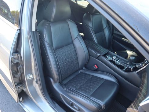 Used 2018 Nissan Maxima Platinum FWD image 5