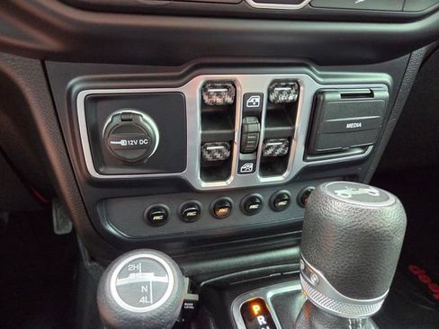 Certified 2019 Jeep Wrangler Unlimited Sahara AWD/4WD image 26
