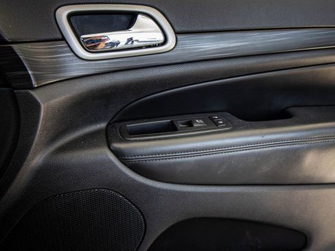 Used 2020 Jeep Grand Cherokee Laredo w/ Security & Convenience Group image 18