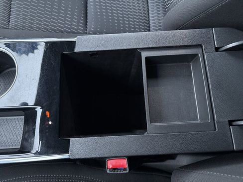 Used 2025 Chevrolet Equinox LT image 30