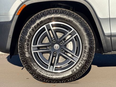 Used 2025 Rivian R1T Adventure image 34