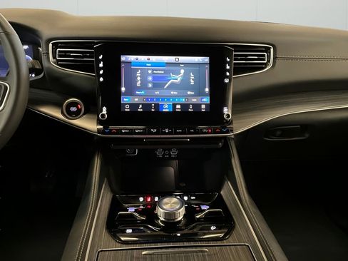 Used 2024 Jeep Wagoneer L Series III w/ Flexible Seating Group image 8