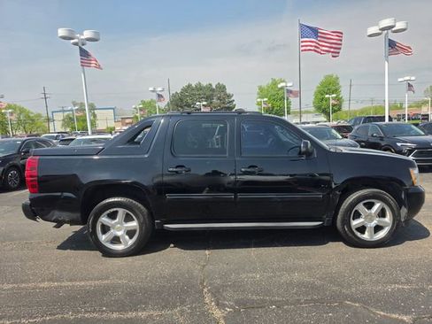 Used 2012 Chevrolet Avalanche LT w/ All-Star Edition AWD/4WD image 6