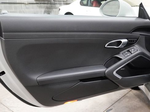 Used 2018 Porsche 911 image 27