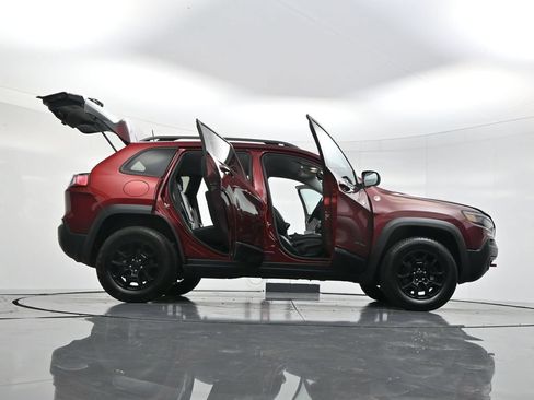 Used 2020 Jeep Cherokee Trailhawk w/ Comfort/Convenience Group AWD/4WD image 58