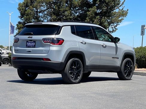 New 2026 Jeep Compass Latitude AWD/4WD image 4