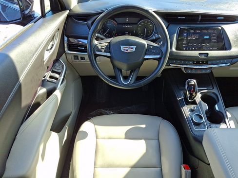 Used 2023 Cadillac XT4 Luxury w/ Cold Weather Package image 12