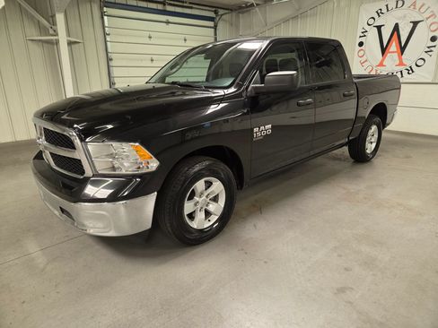 Used 2022 RAM 1500 Classic SLT RWD image 2