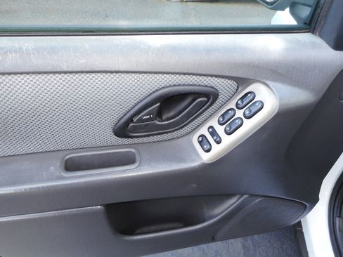 Used 2005 Ford Escape 4WD Hybrid image 15