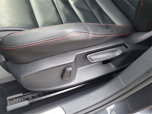 Used 2016 Volkswagen GTI SE w/ Driver Assistance Package image 17