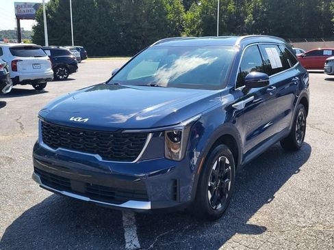 Certified 2025 Kia Sorento S AWD/4WD image 6