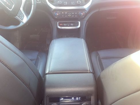 Used 2023 GMC Acadia SLT w/ Elevation Edition image 8