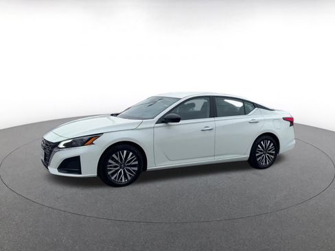 Used 2025 Nissan Altima 2.5 SV image 8