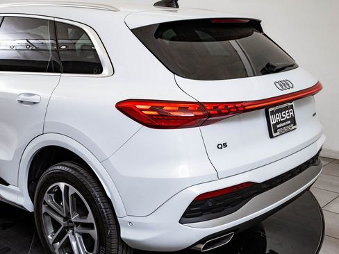 Certified 2025 Audi Q5 Premium w/ 19" Wheel Package AWD/4WD image 18