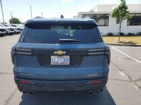 Used 2025 Chevrolet Traverse High Country FWD image 8