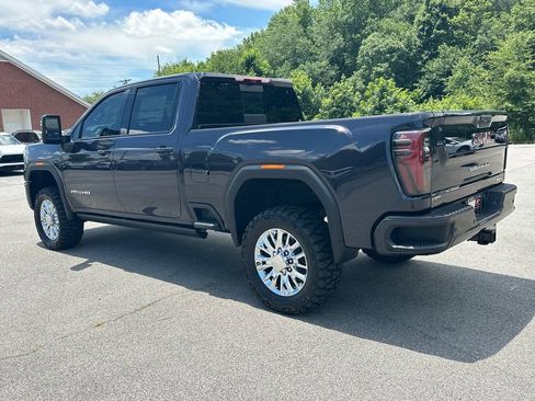 New 2026 GMC Sierra 2500 AT4 w/ AT4 Premium Plus Package AWD/4WD image 8