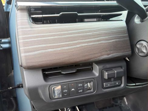 Used 2025 GMC Sierra EV Denali AWD/4WD image 13