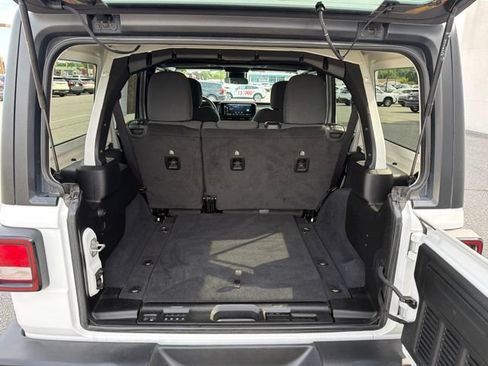 Used 2024 Jeep Wrangler Unlimited Sport AWD/4WD image 9