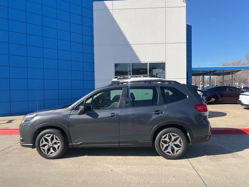 Used 2023 Subaru Forester Premium image 10