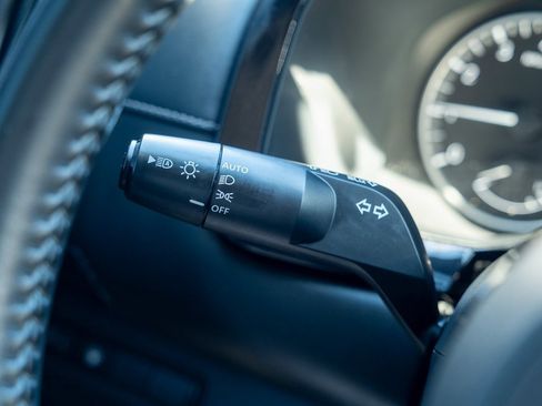 Used 2022 Nissan Pathfinder SV image 13